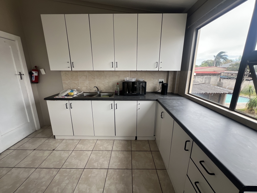 5 Bedroom Property for Sale in Cambridge Eastern Cape